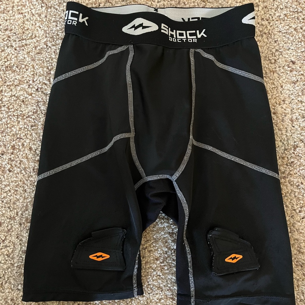 Medium - EUC SHOCK DOCTOR COMPRESSION SHORT - YOUTH